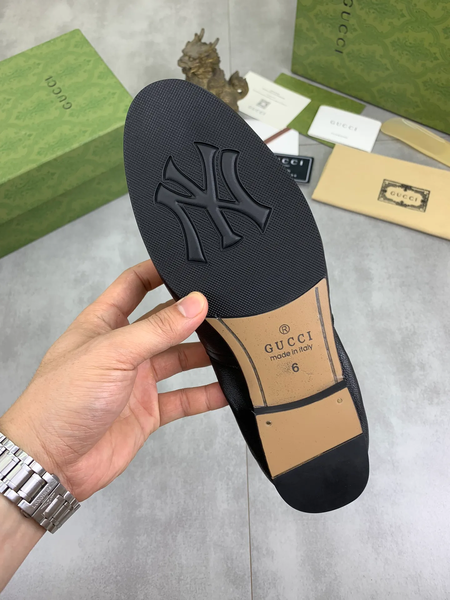 Men's Men's Shoes💰P520💰【New Style】Water-dyed Niuli Gucci's most popular selection of lazy slip-on leather shoes (Gucci) official website latest Gucci lazy leather shoes, hot style 💥 simple and elegant style, exclusive for trendy men. Unique official website latest brand original double G embossing Elements 👑 Original Gucci decoration, fashionable and elegant, fabric original calfskin ✅ fully imported first-layer cowhide lining, official website designated wear-resistant, rubber business outsole, classic model taken at the counter in real life 🎬38-44 black brown optional